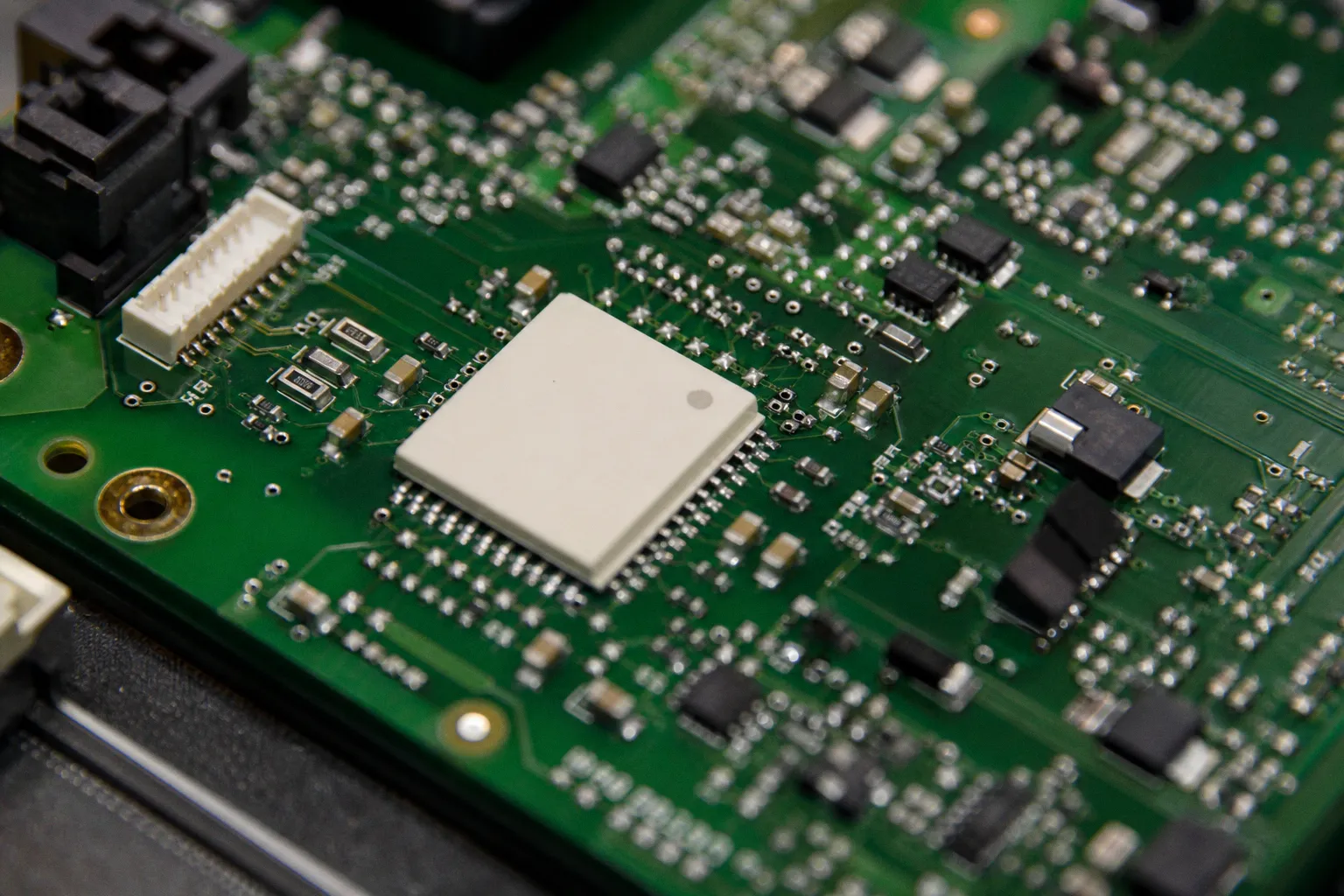Dymax 9310: Neuer Strukturklebstoff für zuverlässige Leiterplatten