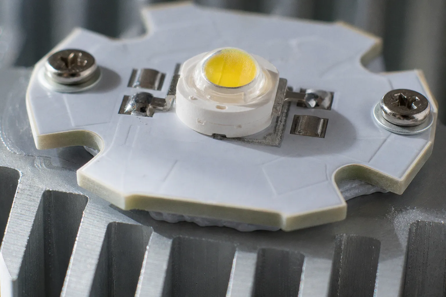 LED-Leiterplatten: Die besten Substrate für Kühlung im Vergleich