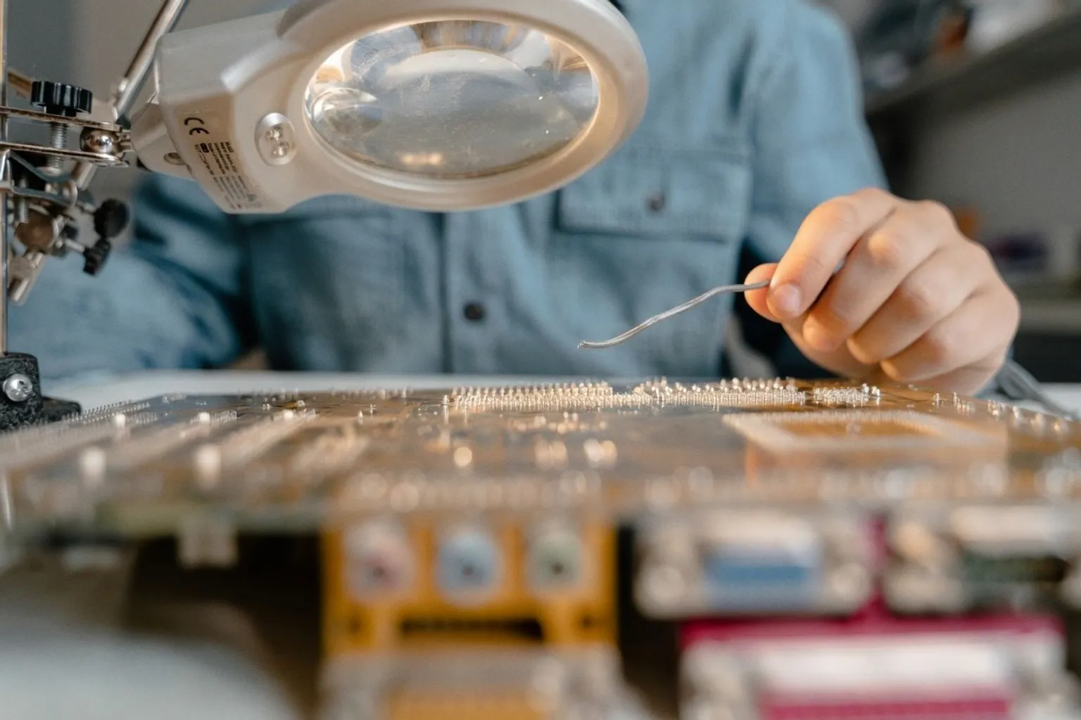 Qualitätssicherung in der Leiterplattenfertigung durch IPC-Standards und Design-Optimierung