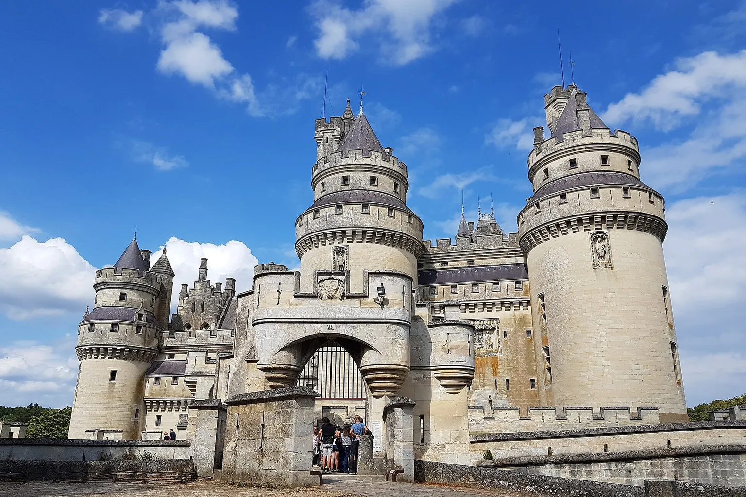 Schloss Pierrefonds Tickets: Drei Buchungswege im Vergleich