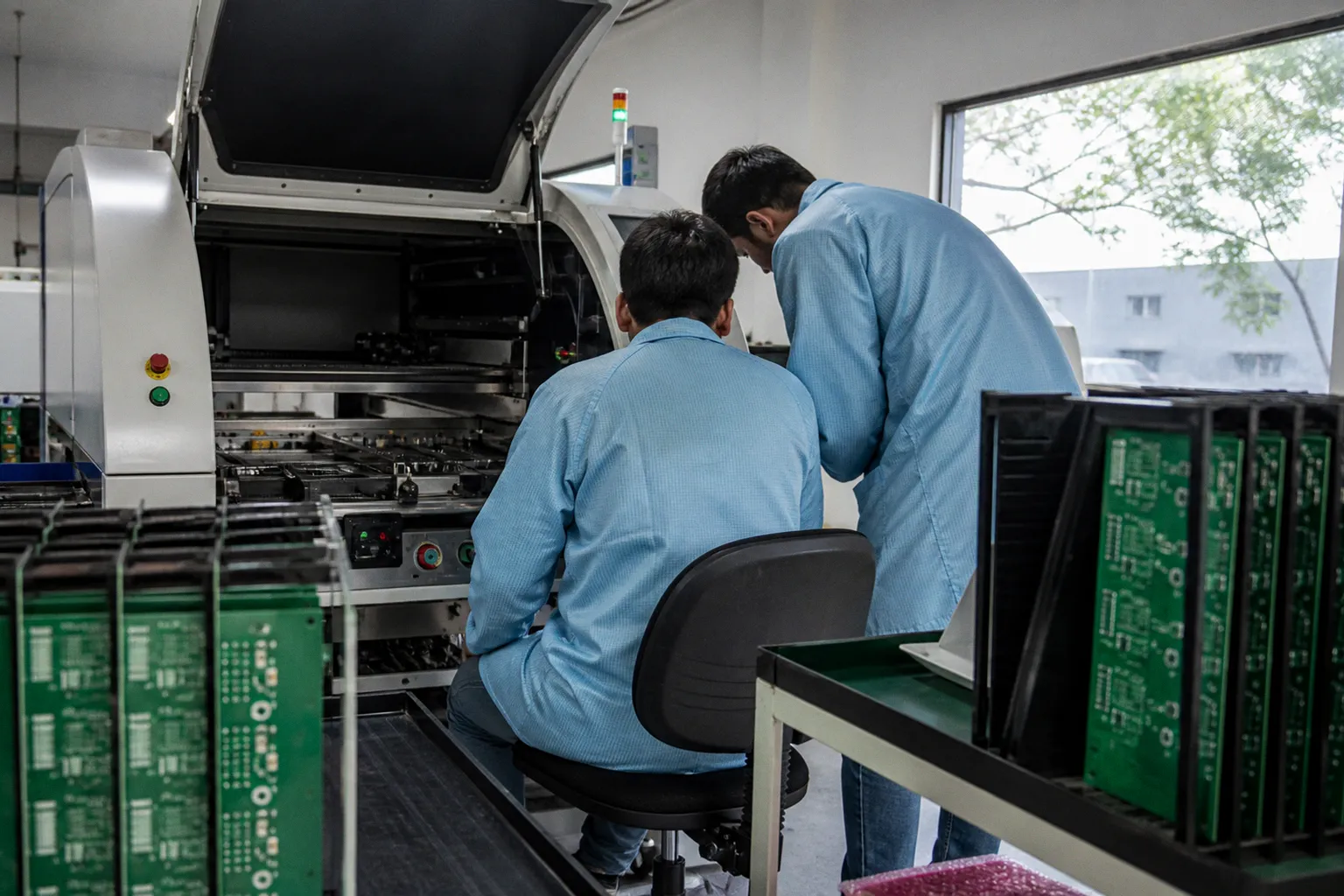 Wie Open-Source-Hardware die industrielle Leiterplattenfertigung unter Druck setzt